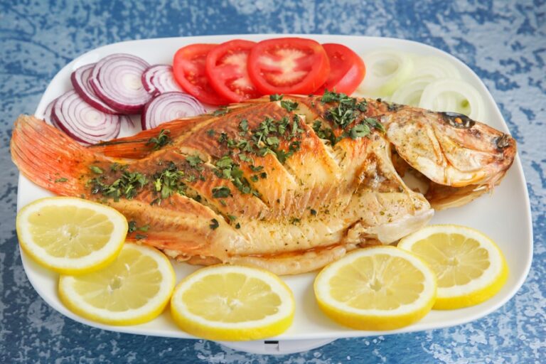 Cachorro pode comer peixe cozido sem espinhas? Descubra os benefícios desse alimento para seu pet!