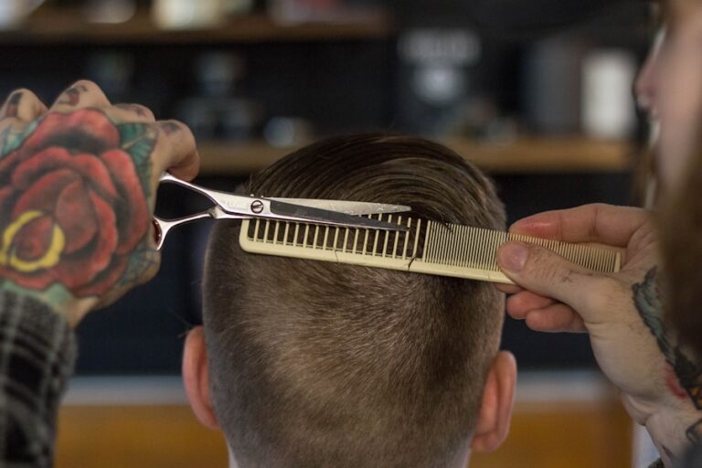 Tosa na máquina: entenda as vantagens e desvantagens desse método de grooming